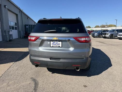 Satin Steel Metallic 2021 Chevrolet Traverse LT Cloth