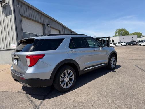 Iconic Silver Metallic 2023 Ford Explorer XLT