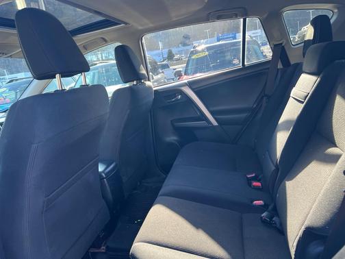 2017 Toyota RAV4 Hybrid XLE