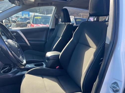 2017 Toyota RAV4 Hybrid XLE