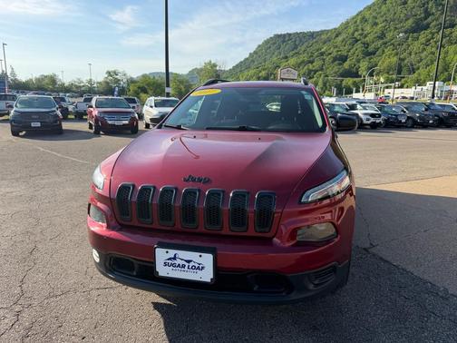 Deep Cherry Red Crystal Pearlcoat 2017 Jeep Cherokee Altitude