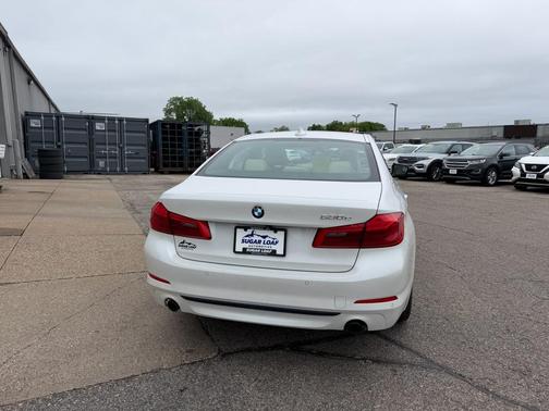Mineral White Metallic 2018 BMW 530e xDrive iPerformance