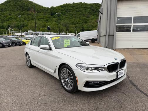 Mineral White Metallic 2018 BMW 530e xDrive iPerformance