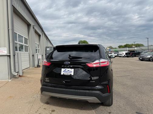 Agate Black Metallic 2024 Ford Edge SEL