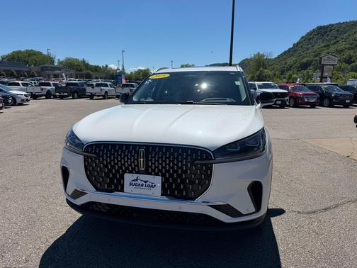 Pristine White Metallic Tri-Coat 2025 Lincoln Aviator Reserve AWD