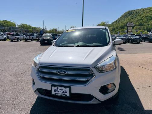 White Platinum Metallic Tri-Coat 2017 Ford Escape SE