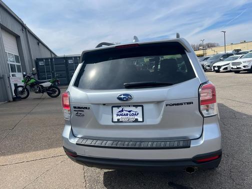 Ice Silver Metallic 2018 Subaru Forester 2.5i Premium Black Edition