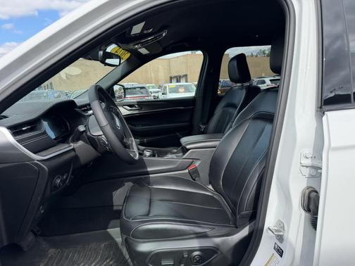 Bright White Clearcoat 2024 Jeep Grand Cherokee L Limited