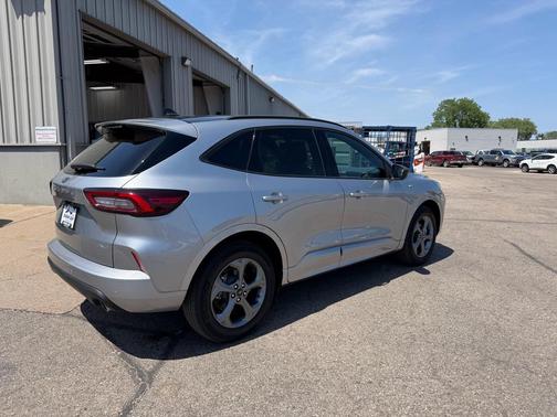Iconic Silver Metallic 2024 Ford Escape ST-Line