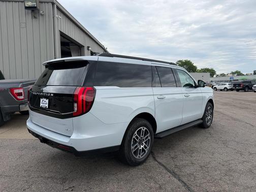 Space Silver Metallic 2026 Ford Expedition Max Active 4x4