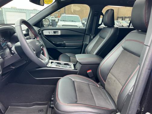 2024 Ford Explorer ST-Line