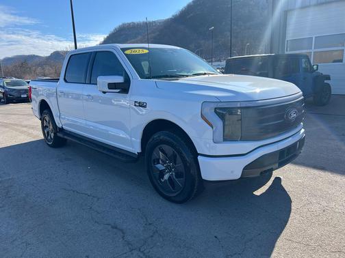 2025 Ford F-150 Lightning LARIAT