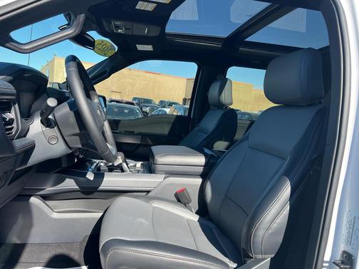 2025 Ford F-150 Lightning LARIAT