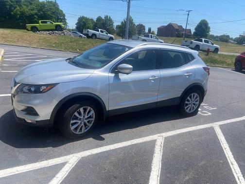 Brilliant Silver Metallic 2022 Nissan Rogue Sport SV