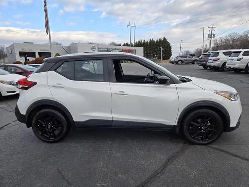 2020 Nissan Kicks SV