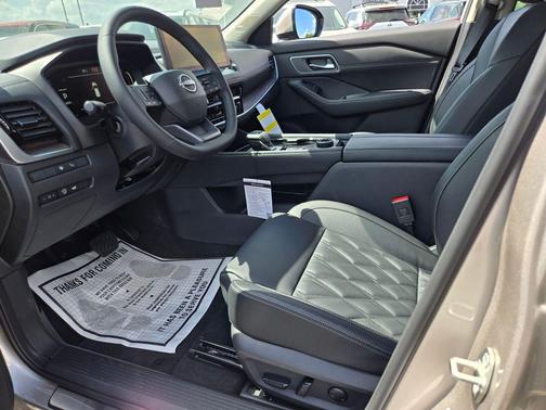 Champagne Silve 2026 Nissan Rogue Platinum