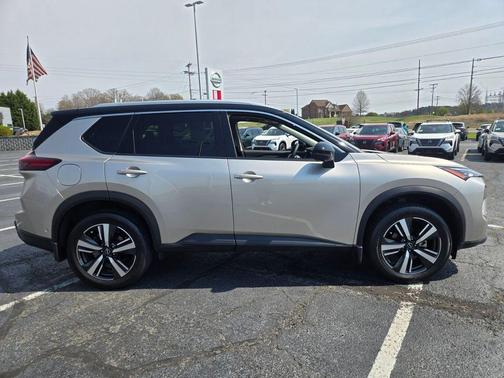 2025 Nissan Rogue SL