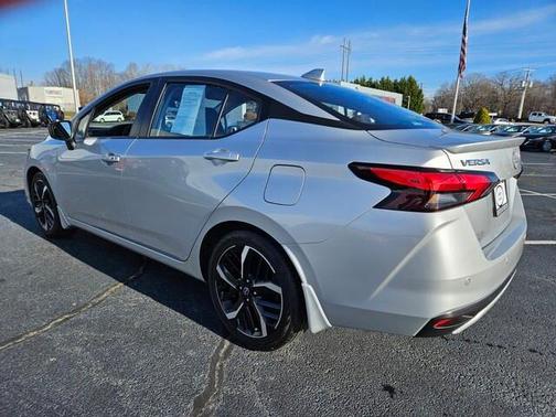 2025 Nissan Versa 1.6 SR