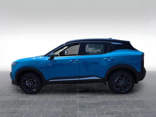2t Ice Blk Roof 2026 Nissan Kicks SR