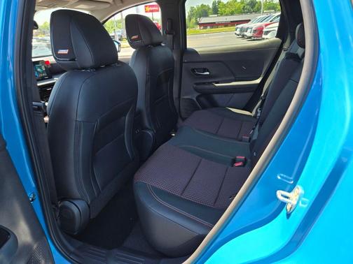 2t Ice Blk Roof 2026 Nissan Kicks SR