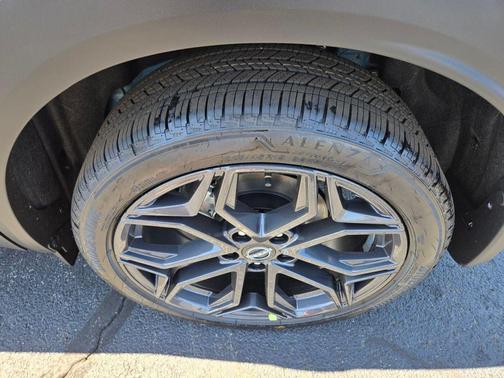 2t Ice Blk Roof 2026 Nissan Kicks SR