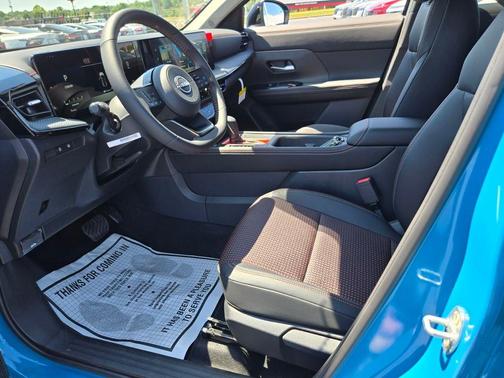 2t Ice Blk Roof 2026 Nissan Kicks SR