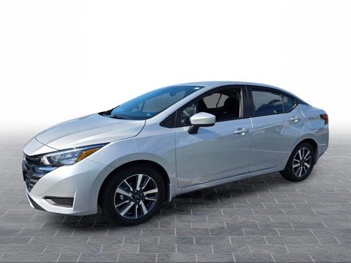 Brilliant Silver Metallic 2025 Nissan Versa 1.6 SV