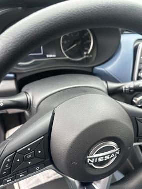 Gun Metallic 2025 Nissan Versa 1.6 SV