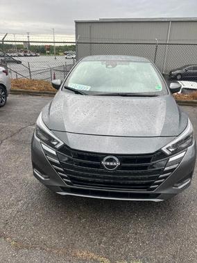 Gun Metallic 2025 Nissan Versa 1.6 SV