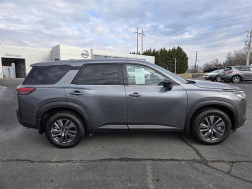 2025 Nissan Pathfinder S