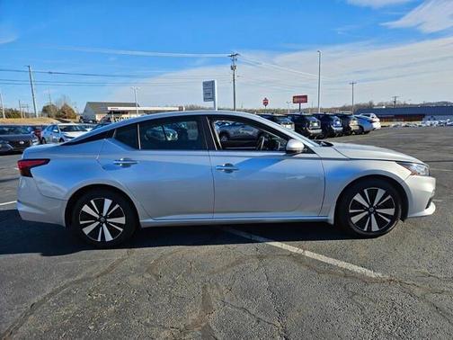 2022 Nissan Altima 2.5 SV