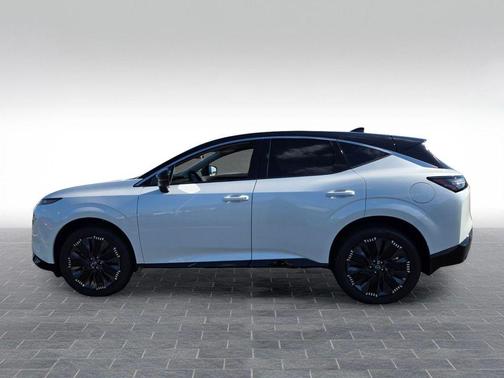 White / Black 2026 Nissan Murano Platinum