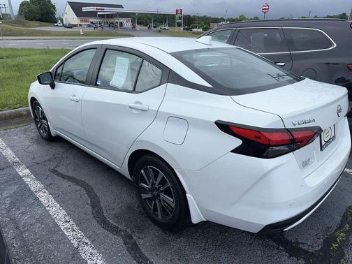 Aspen White 2025 Nissan Versa 1.6 SV