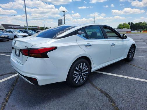 White 2023 Nissan Altima 2.5 SV