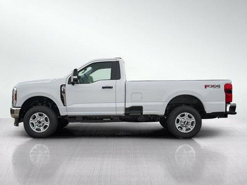 Oxford White 2027 Ford F-350 XLT