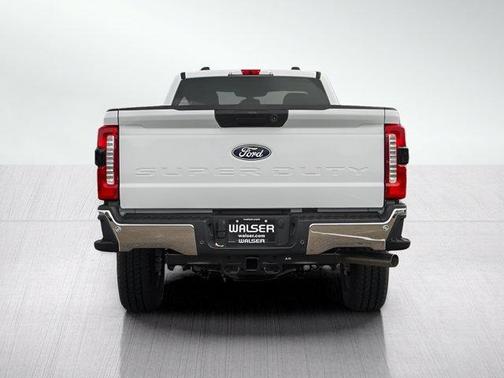 Oxford White 2027 Ford F-350 XLT