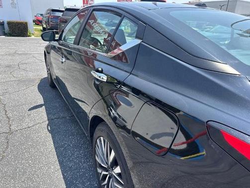 Black 2024 Nissan Altima 2.5 SV