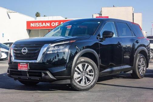 2025 Nissan Pathfinder S