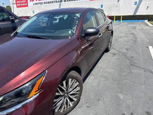 Garnet Pearl Me 2024 Nissan Altima 2.5 SV