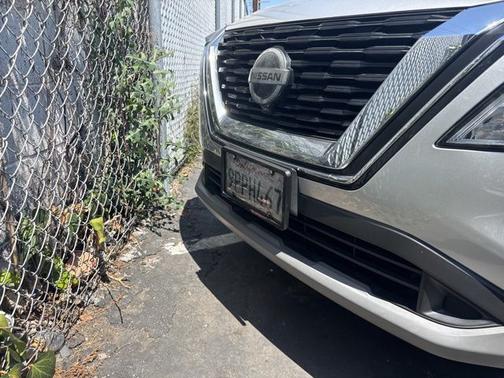 Brilliant Silver Metallic 2021 Nissan Rogue SV