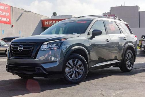 2022 Nissan Pathfinder SV