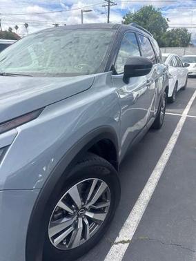 Gray 2 Tone 2022 Nissan Pathfinder SL