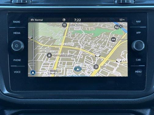 Deep Black Pearl Effect 2022 Volkswagen Tiguan 2.0T SEL R-Line