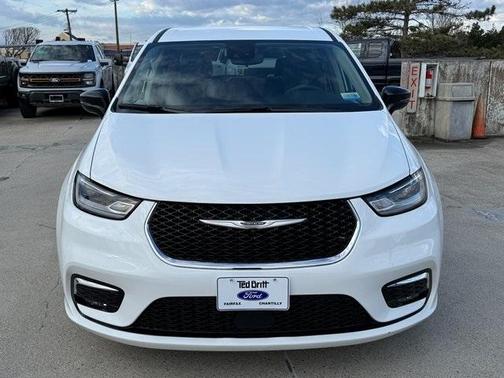 2024 Chrysler Pacifica Touring-L