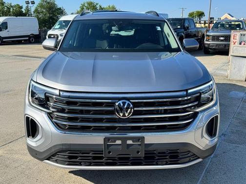 Silver Mist Metallic 2025 Volkswagen Atlas 2.0T SE