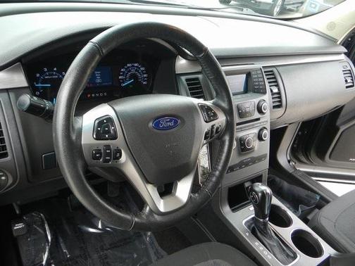 Photo 3 of 32 of 2019 Ford Flex SE