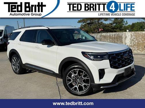 White Metallic 2025 Ford Explorer Platinum