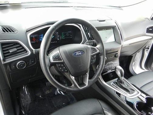 Photo 3 of 32 of 2018 Ford Edge SEL
