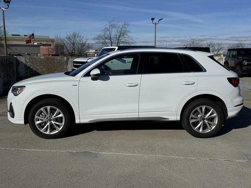 2024 Audi Q3 45 S line Premium