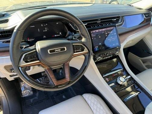 2023 Jeep Grand Cherokee Summit